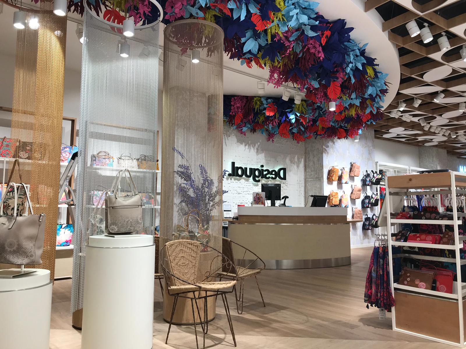 DESIGUAL_RETAIL_FLORES_COLORES_DECORACION_TIENDAS